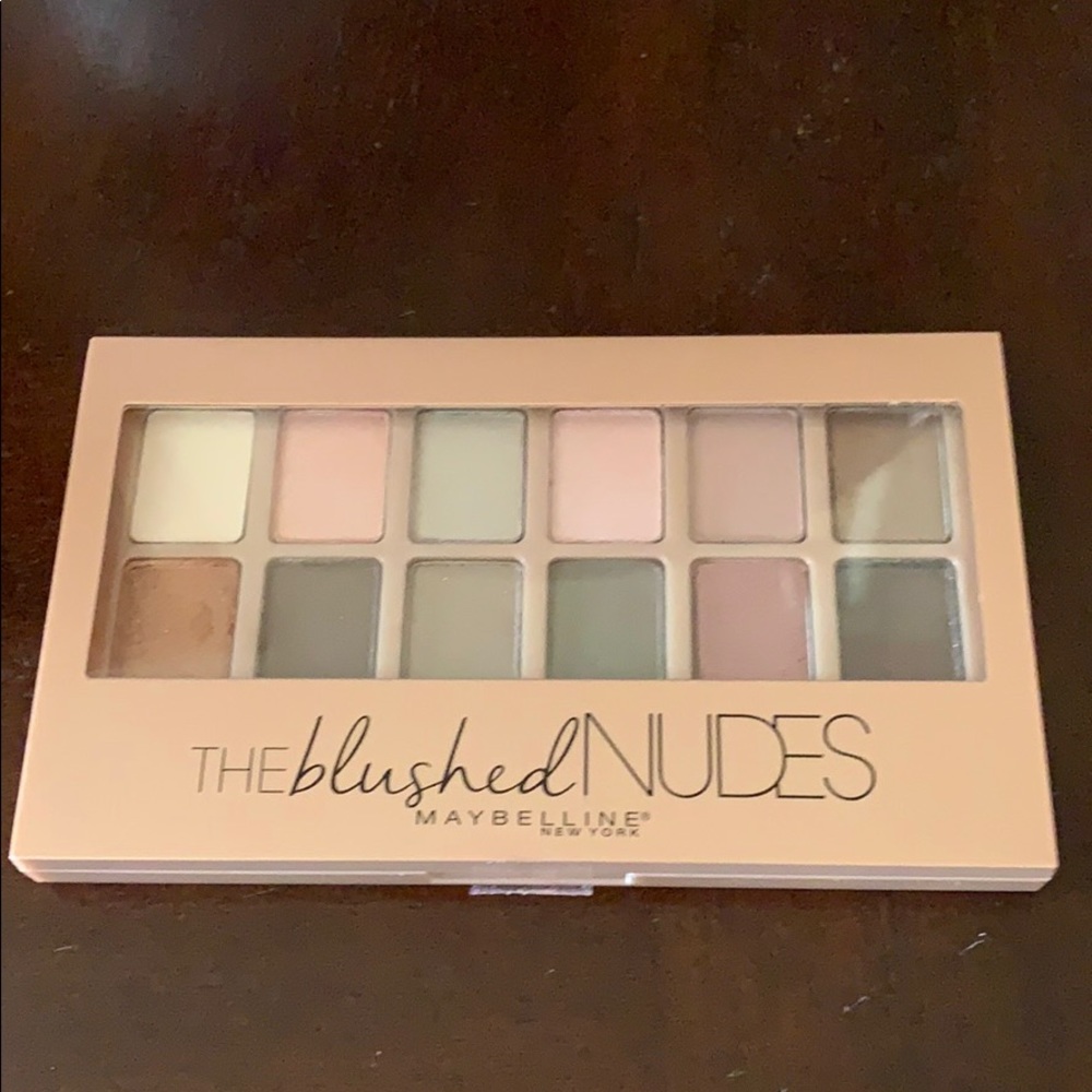 🎀🎀🎀Brand new the blushed nudes palette